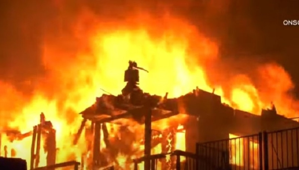 Vatrogasci u Trsteniku obuzdavaju vatru