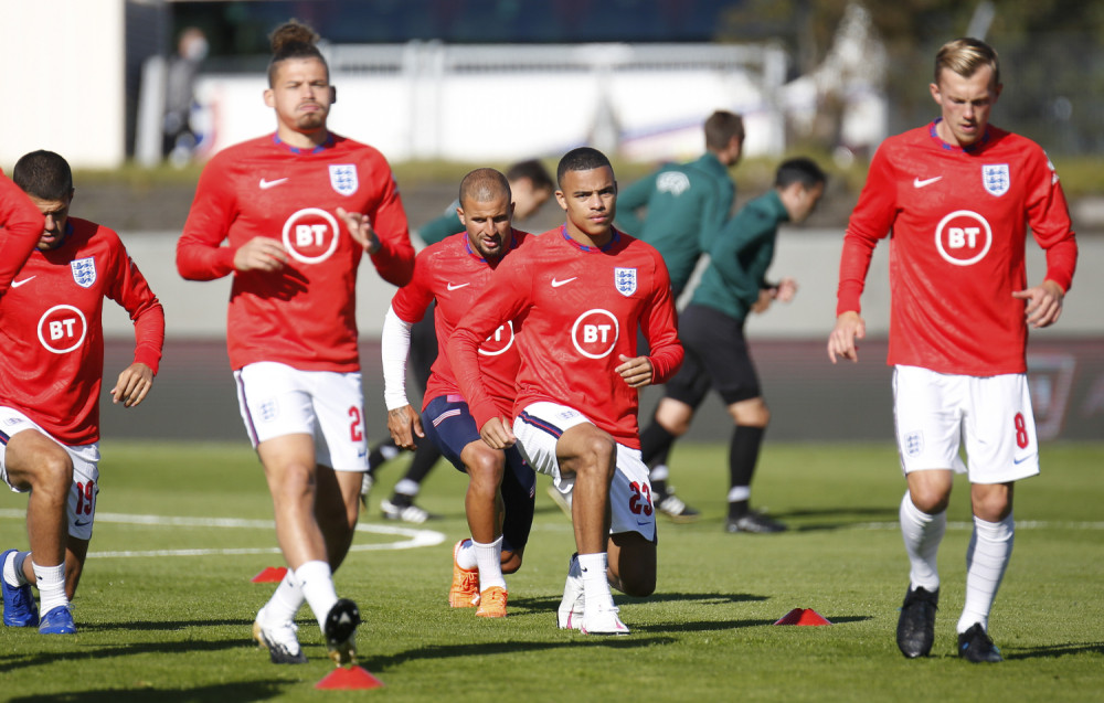 Briga ih za koronu i pravila: Dvojac iz Mančestera izbačen iz tima, doveli devojke u hotel uoči utakmice! (VIDEO)