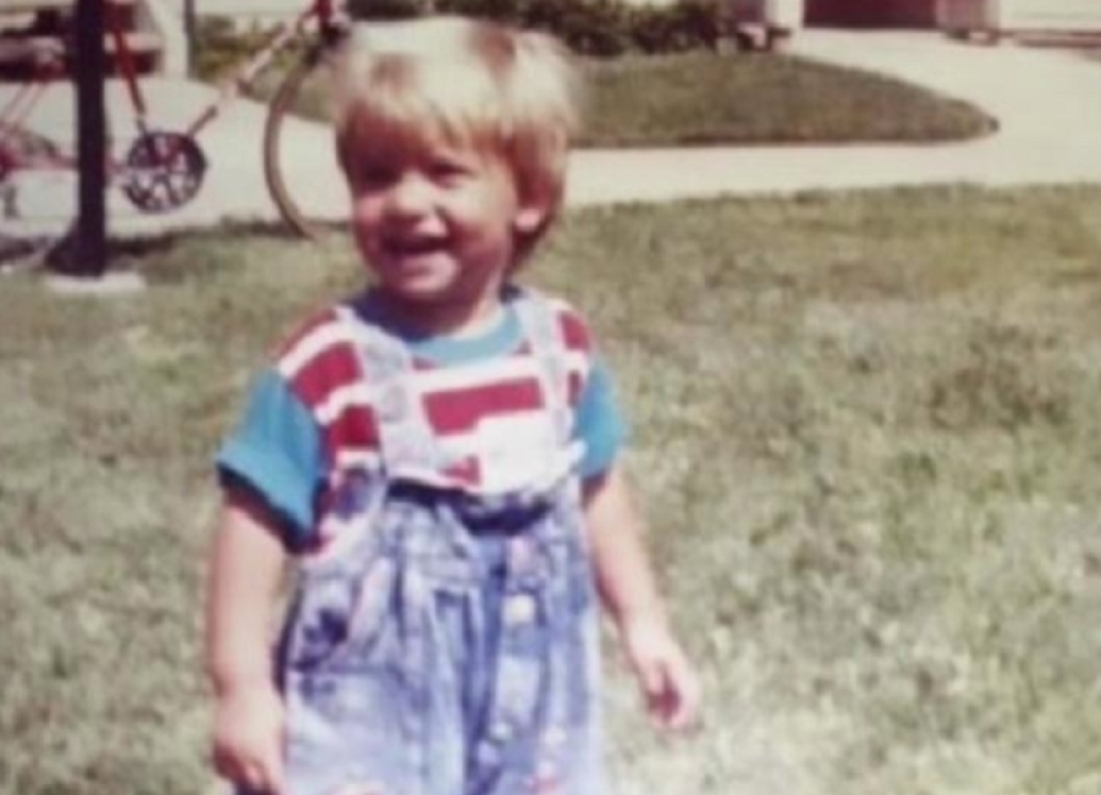 Prepoznajete li dečaka sa slike? Danas mu je rođendan, a svi ga odlično znate iz rijalitija!