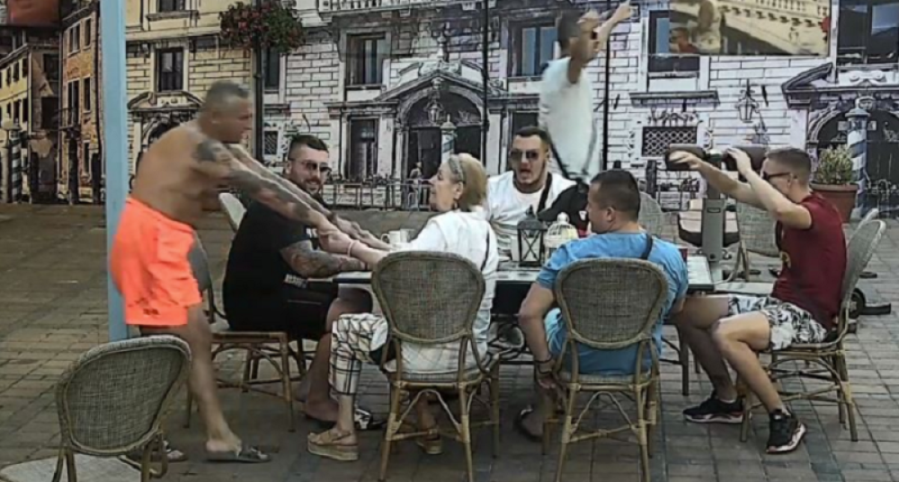 Lepa Lukić i stiptiz: Učesnici popadali od smeha! (FOTO)