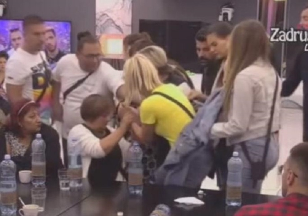 "Umrlo joj dete!" Zadrugarka doživela NERVNI SLOM posle ovih reči (VIDEO)