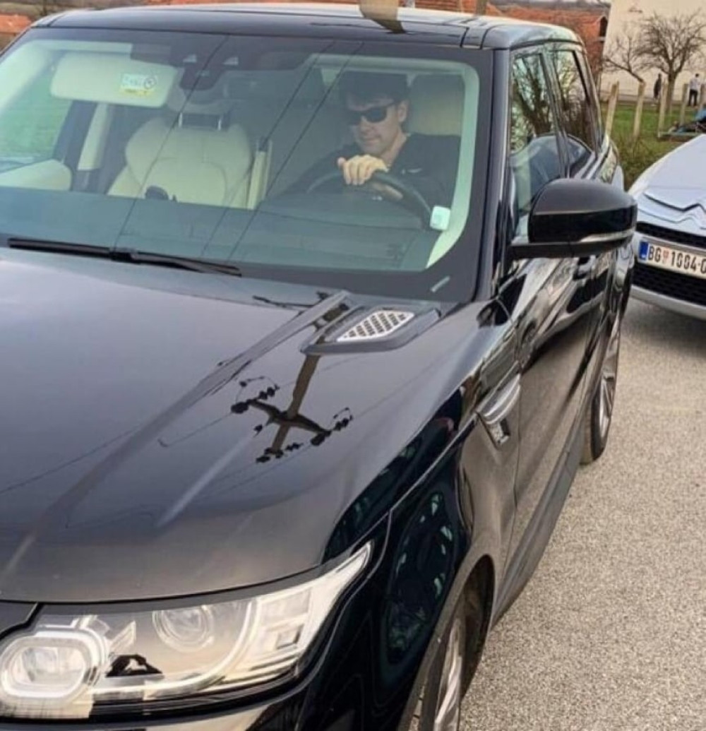 Nikola Jovanović u novom "rendž roveru", kakav voli i njegov šef (FOTO)