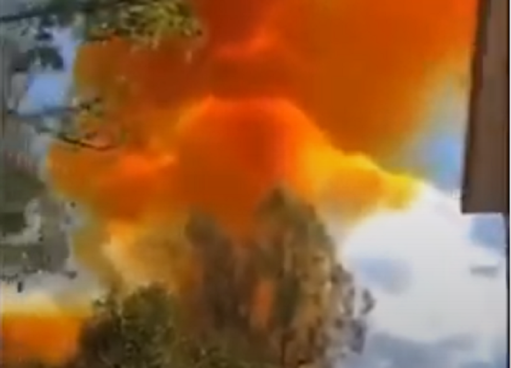 Deo rakete-nosača pao i eksplodirao u blizini škole! (VIDEO)