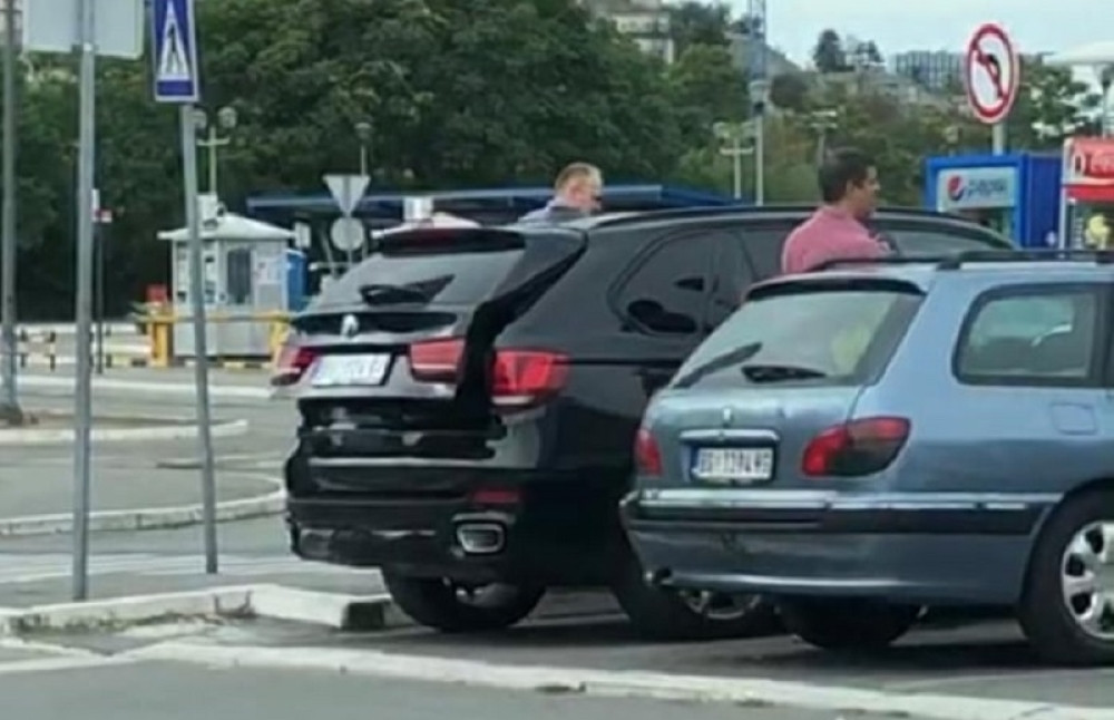 A onda oko 13 - 14 sati da neku izjavu, pametuje o Americi, Kosovu, o tome kako brine za narod (VIDEO)