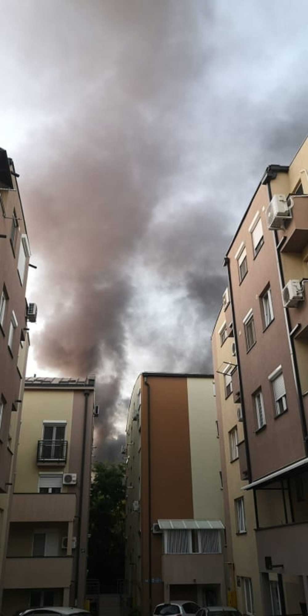 Požar u Beogradu progutao ciglanu (VIDEO)