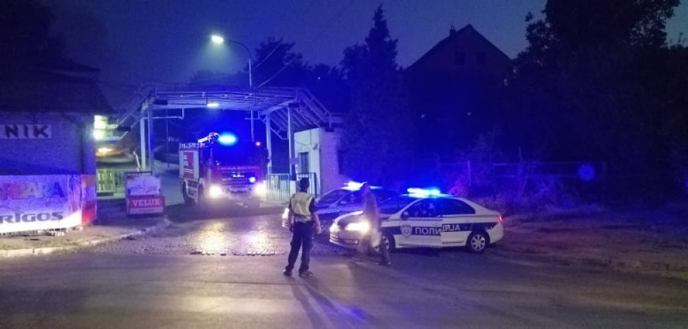 Migrant se sukobio sa vlasnikom kafića pa ležeći na podu simulirao da je povređen