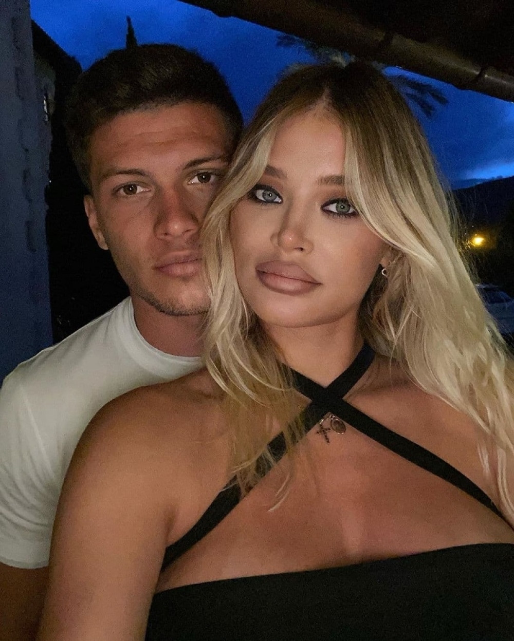 Nedavno su postali roditelji: Sofija Milošević istakla savršenu liniju u crnoj kratkoj haljini dok je Luka nije ispuštao iz svojih ruku (FOTO)