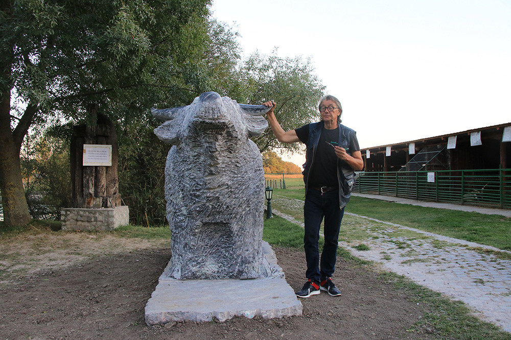 Iskon je najjači bik u čitavoj Srbiji: Izrađen od kamena koji je star milijardu godina poreklom iz Brazila (FOTO/VIDEO)