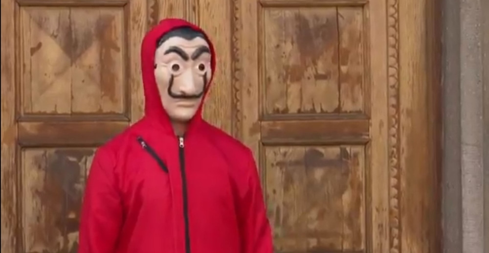 Zvezda na spektakularan način promovisala veliko pojačanje (VIDEO)