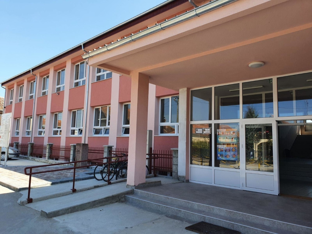 U požaru je izgorelo 4.000 knjiga, a sada zahvaljujući "Borbi" đaci ponovo mogu da čitaju