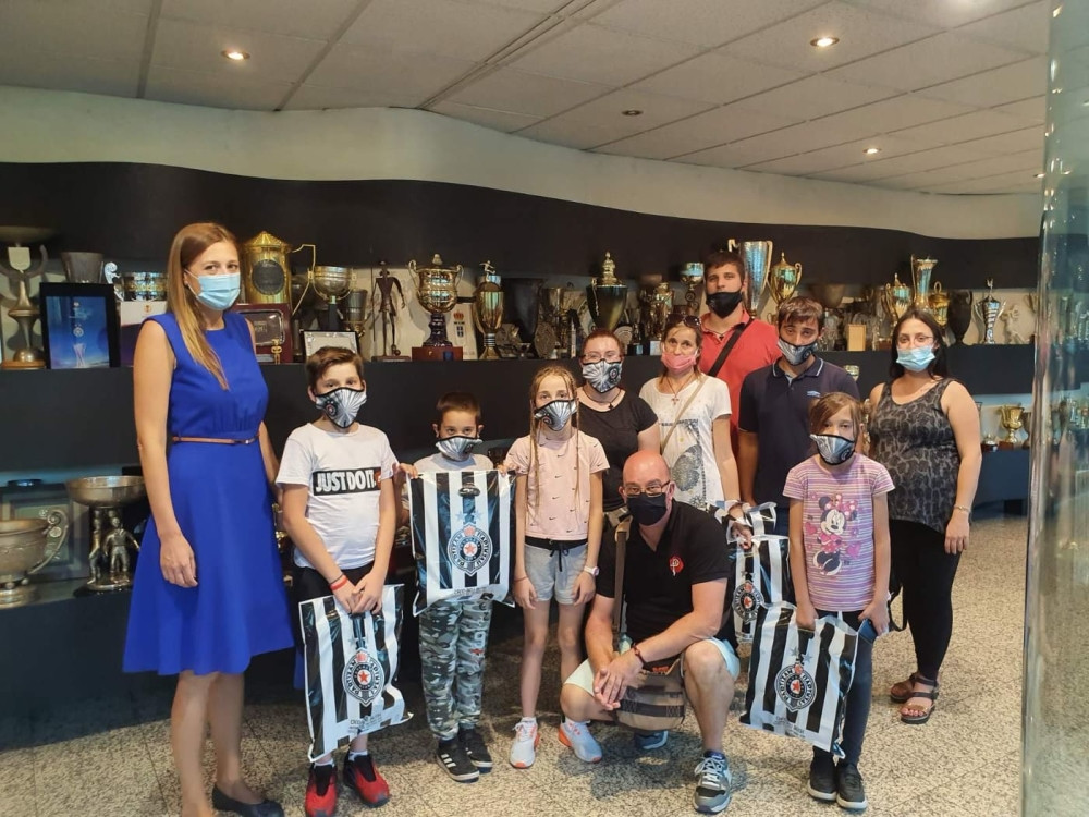 Mališani sa Kosova i Metohije uživali u poseti Fk Partizan! (FOTO)