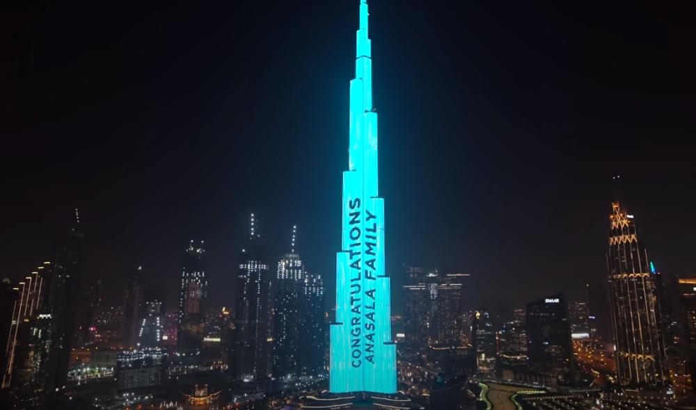 Pol bebe otkrili na najvišoj zgradi na svetu i nisu žalili novac (VIDEO)