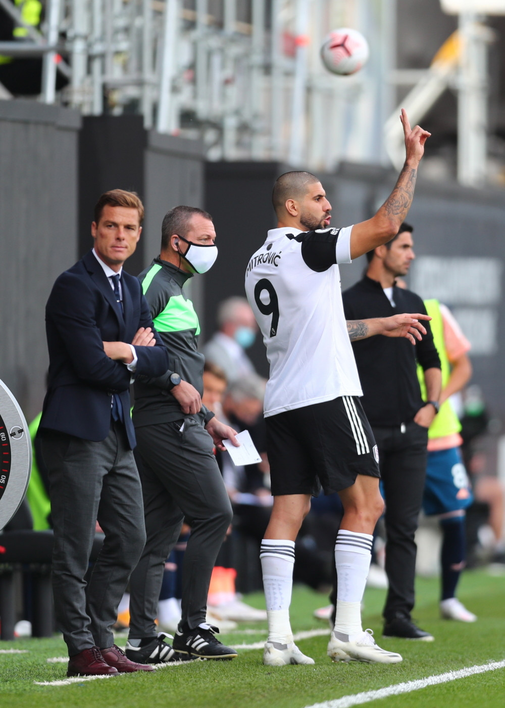 Srpski napadač opet na udaru navijača posle poraza od plavo-crvenih! Ovoga puta je promašio prazan gol! (FOTO)