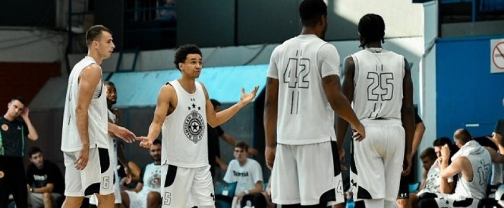 Ceo tim mora u karantin, a onda ih čeka dolazak u Beograd