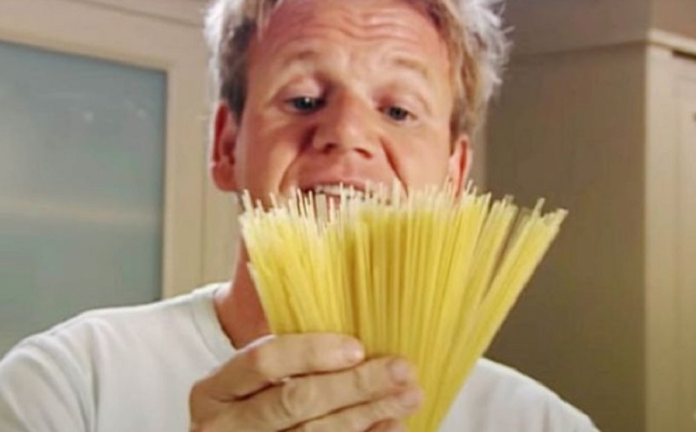 Poznati kuvar otkrio TAJNU pripreme savršene testenine, Italijani POBESNELI: "Ovo je uvreda!" (VIDEO)