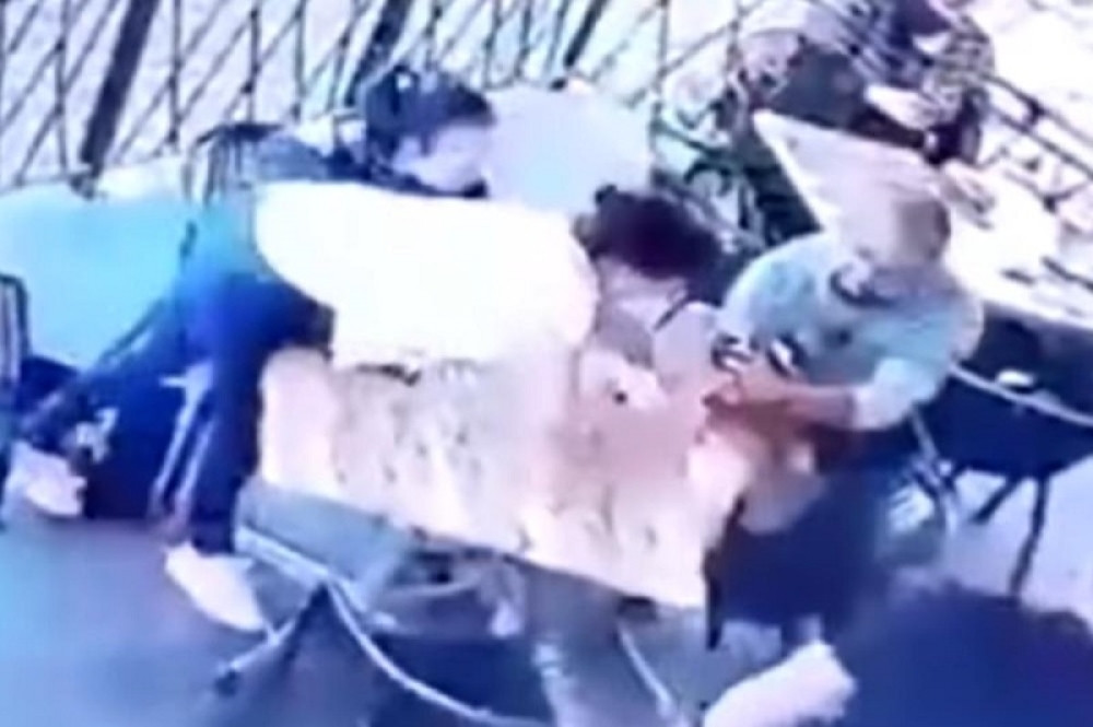 Sprečena otmica devojčice (4) u zadnji čas! (UZNEMIRUJUĆI VIDEO)