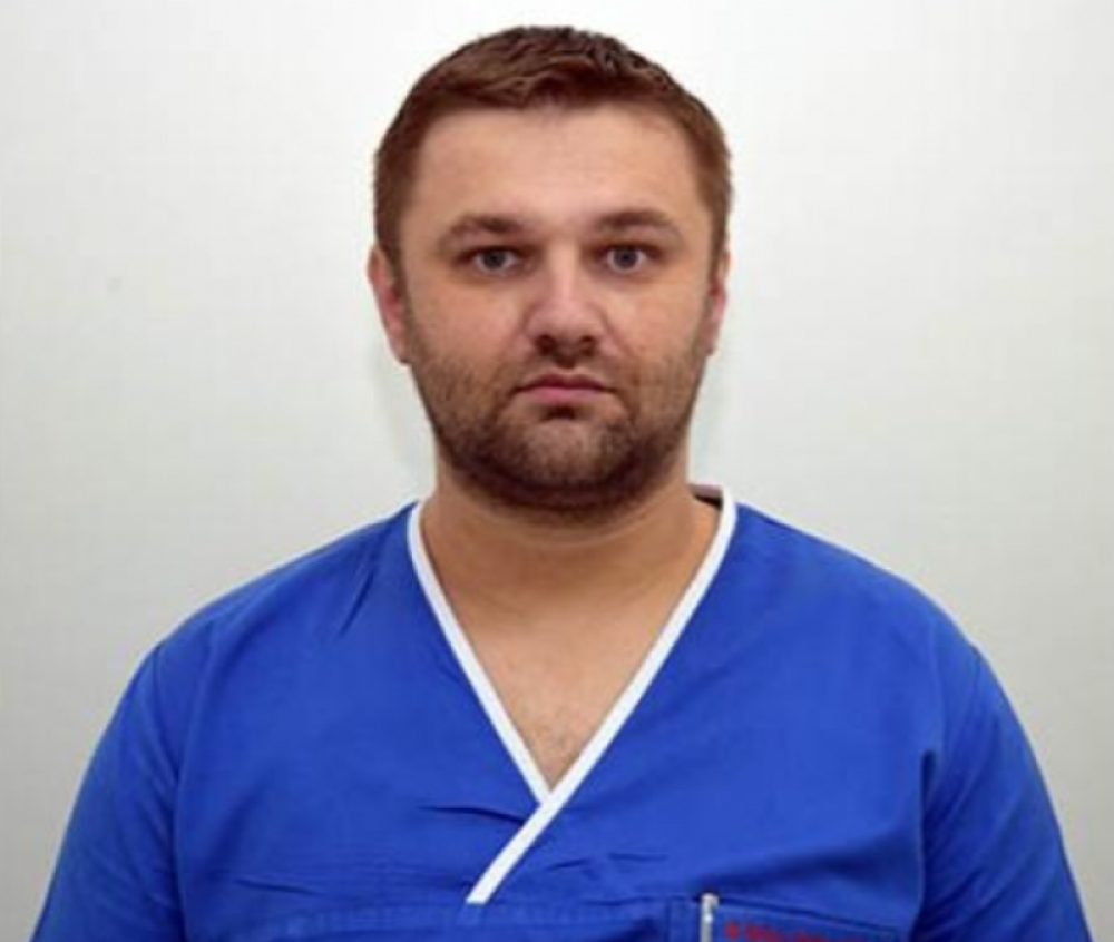 Brinuo je o najkritičnijim pacijentima, ali bitku sa koronom nije dobio...