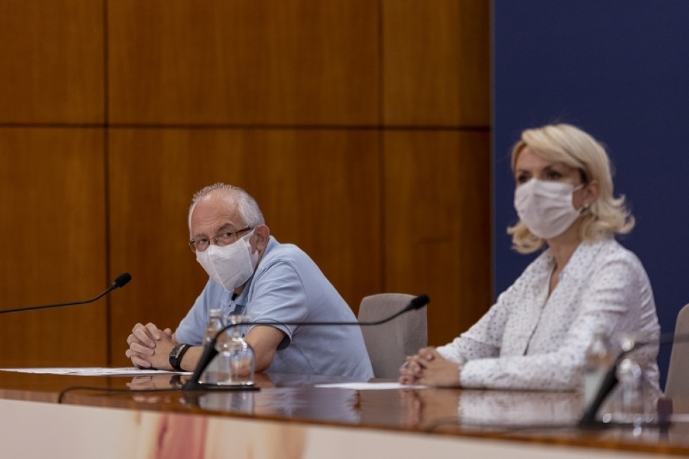 Doktorka Kisić i doktor Kon: Šta se dešava ako primimo dve vakcine istovremeno?