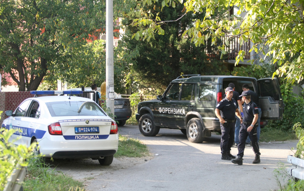Ubijen muškarac, pored tela nađeni sekira i macola