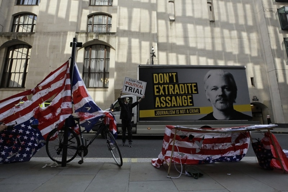 Asanžu preti zatvorska kazna koja ga drži iza rešetaka do KRAJA!