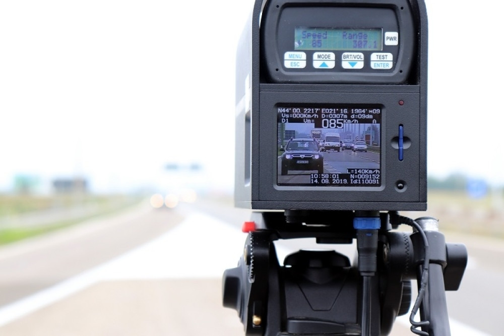 Zaustavili "porše" sa skoro 250 na sat, a za volanom - DEDA!