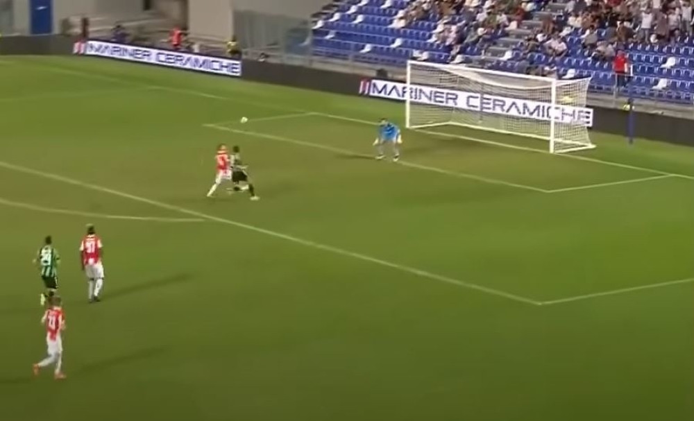 Pogledajte šta je italijanski napadač radio kada je igrao protiv Zvezde i zašto mu je to bio poslednji meč za Sasuolo u toj sezoni (VIDEO)