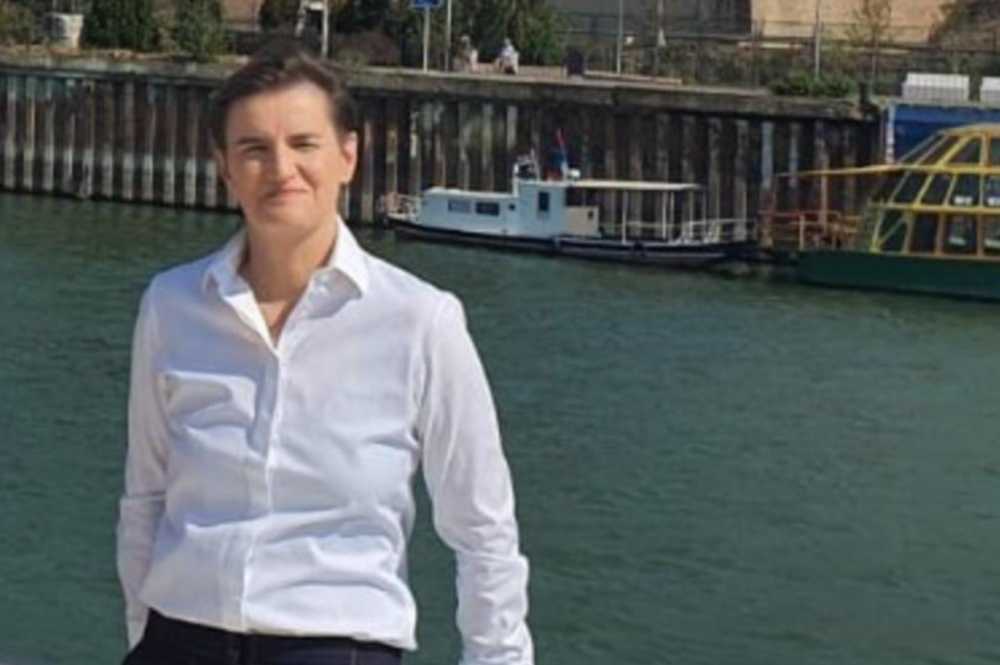 Premijerka Brnabić uslikana na brodu, u društvu ljudi iz najmoćnije organizacije u ovom delu sveta (FOTO)