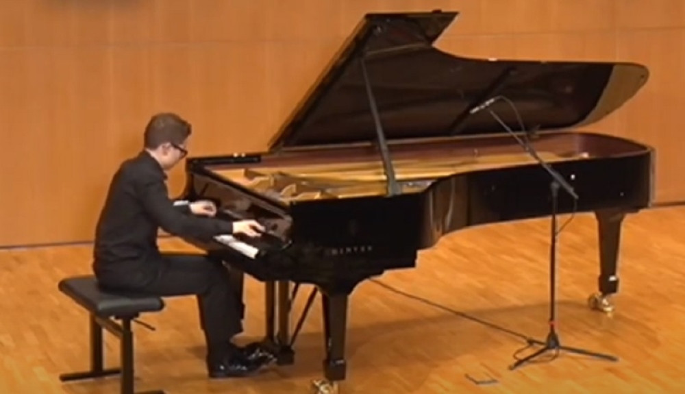 Zato je klavir problem: Najboljeg srpskog pijanistu komšije poslale na sud!