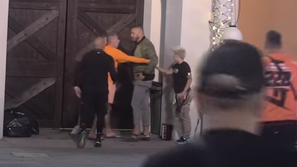 SVOJEVOLJNO IZAŠAO IZ "ZADRUGE": Lupao na kapiju iz sve snage, urlao i lomio! (VIDEO)