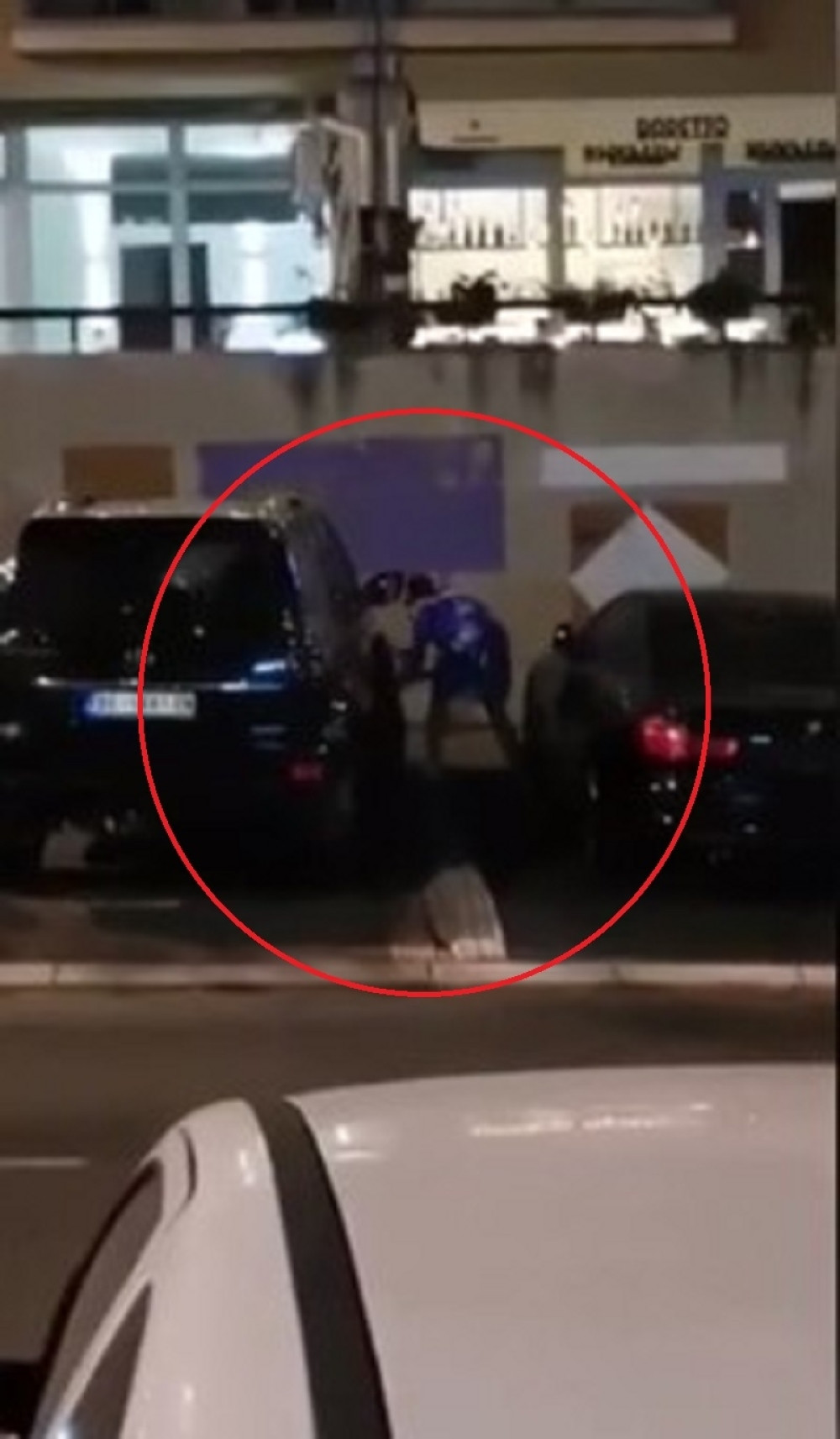 EKSKLUZIVNI SNIMAK: Ljupka Stević uništava automobile u vlasništvu pukovnika policije!