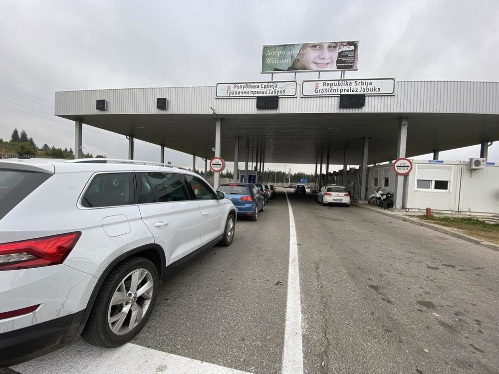 Albanci masovno odlaze sa Kosova!