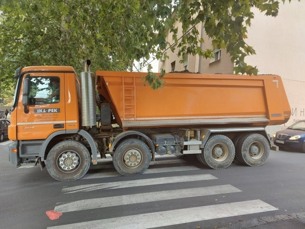 Kamion iz Srbije se prevrnuo na putu Sarajevo - Tuzla