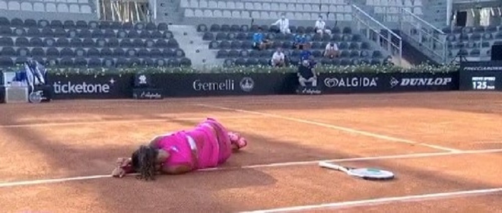 Užasan pad Kasatkine, Azarenka prva pritekla u pomoć (VIDEO)