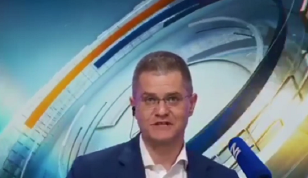 Jeremić prvo propao u kadru, a onda počeo da se hvata za uvo! (VIDEO)