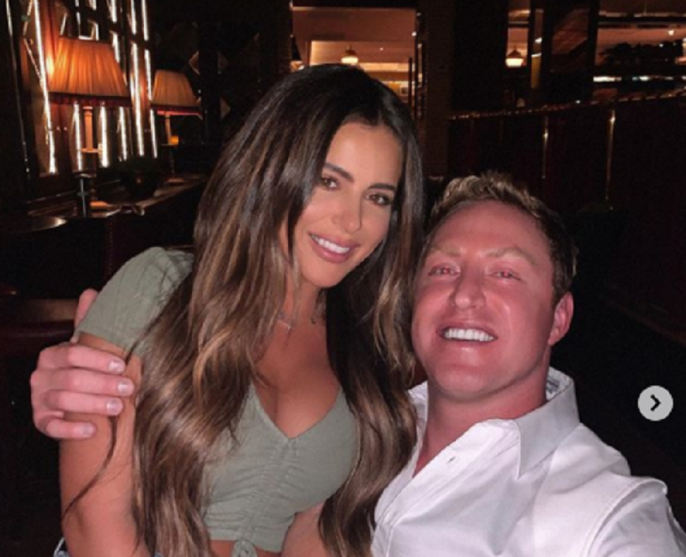 Sela je očuhu u krilo, a ceo svet je ostao zapanjen zbog odnosa u porodici čuvenog fudbalera: Malo smo se zabavili sinoć... Volim te tata!