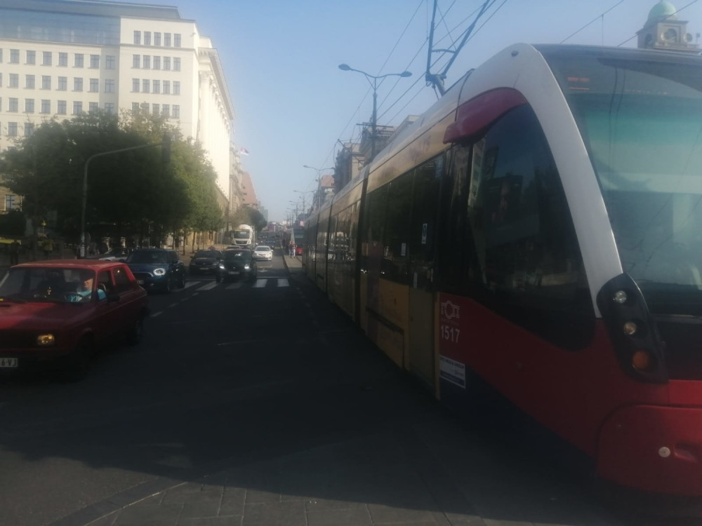 Stvorile su se ogromne kolone u centru prestonice: Sudarili se tramvaj i automobil (FOTO)