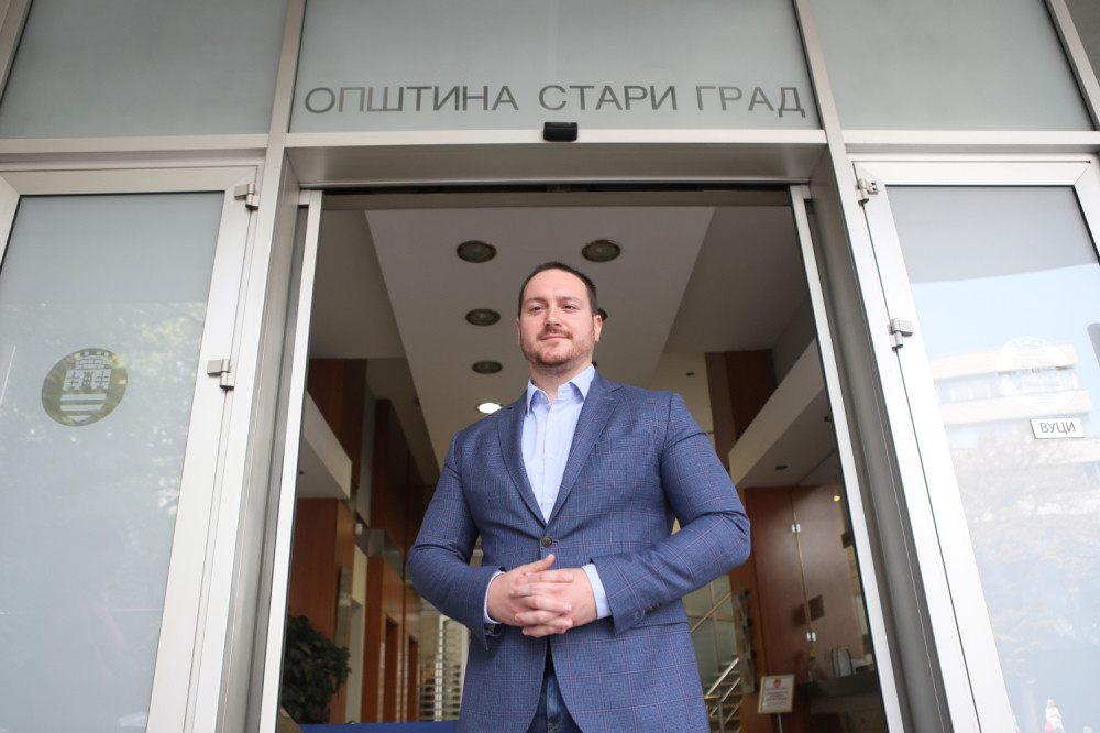 Bastać iz opštine odneo čak i fotelju!