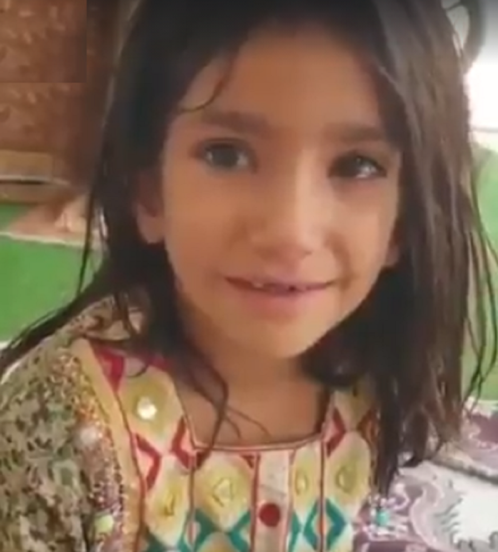 Dali devojčici da pojede ljutu papriku za novac, ona se smeje, a plače