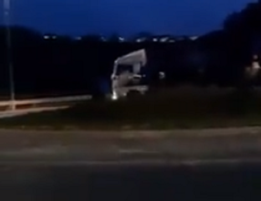 Kamion sa hrvatskim zastavama divljao po gradu, zaustavljen saobraćaj (VIDEO)