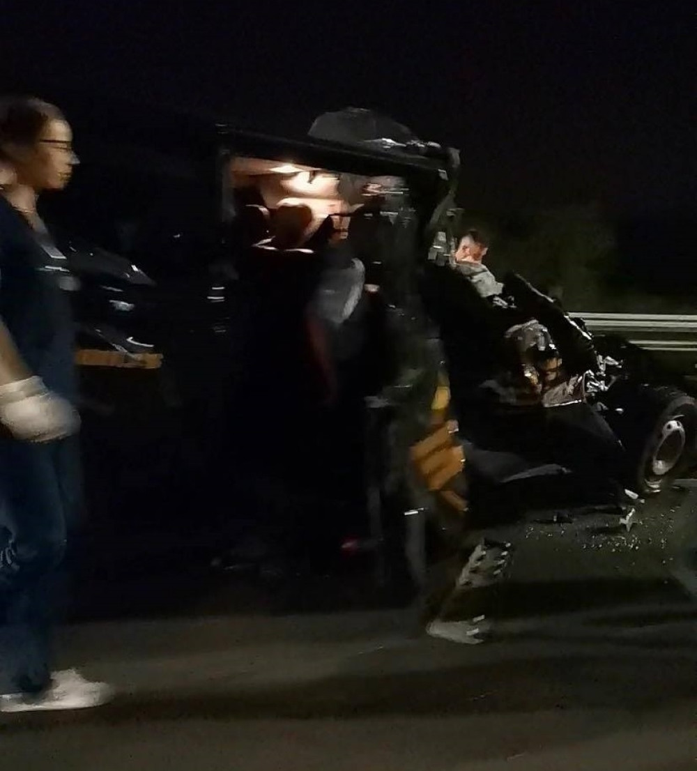 Ljudi zarobljeni u kombiju, dvoje je stradalo (FOTO/VIDEO)