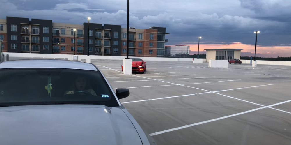 Bizarna saobraćajna nesreća je zabeležena kamerom