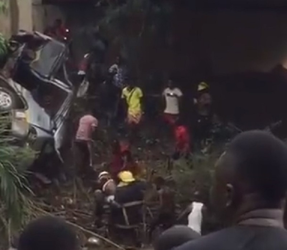 Autobus sa mladim fudbalerima se survao, najmanje osmoro preminulih (UZNEMIRUJUĆI VIDEO)