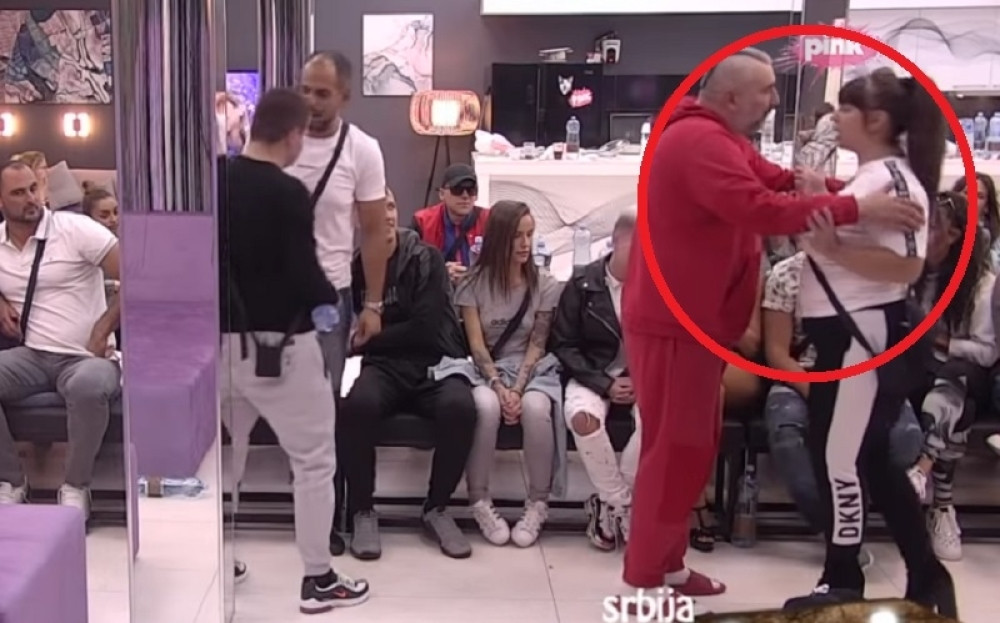 Zajahala Mišela, skidala ga i ljubila! On PROVRIŠTAO, zadrugari umirali od smeha (VIDEO)