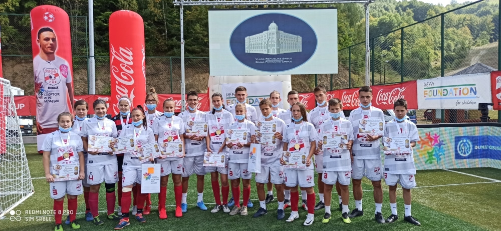 Fudbalski šampioni - devojčice iz Kragujevca, dečaci iz Šapca!