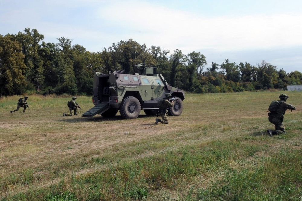 Borbeno oklopno vozilo "Miloš" položilo sve testove (VIDEO)