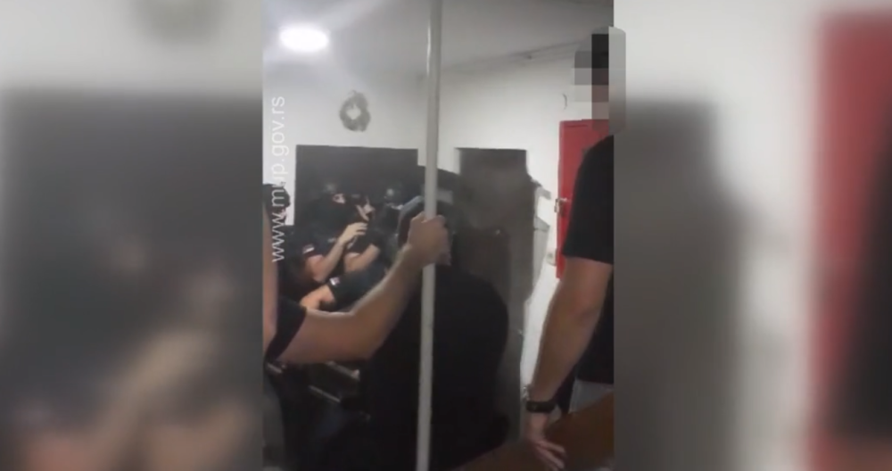 Pogledajte kako specijalci pod punom opremom upadaju u stan Stojanovićevog ubice (VIDEO)