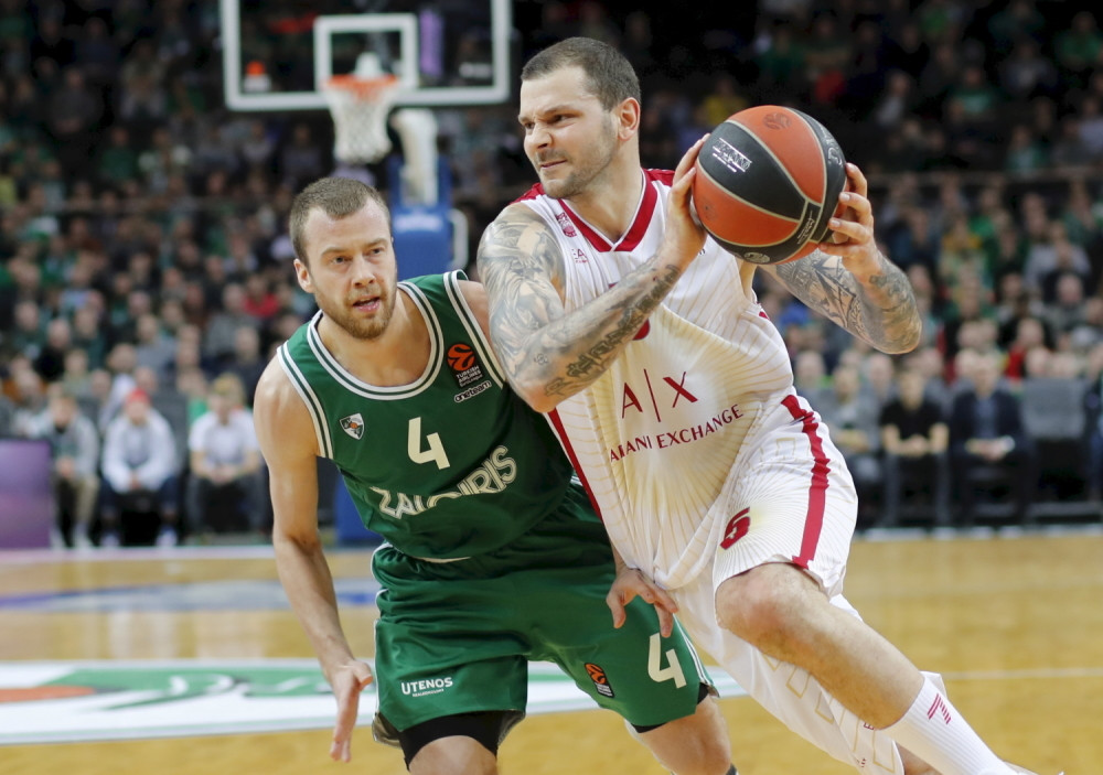 Micov se povredio, Milanu trofej