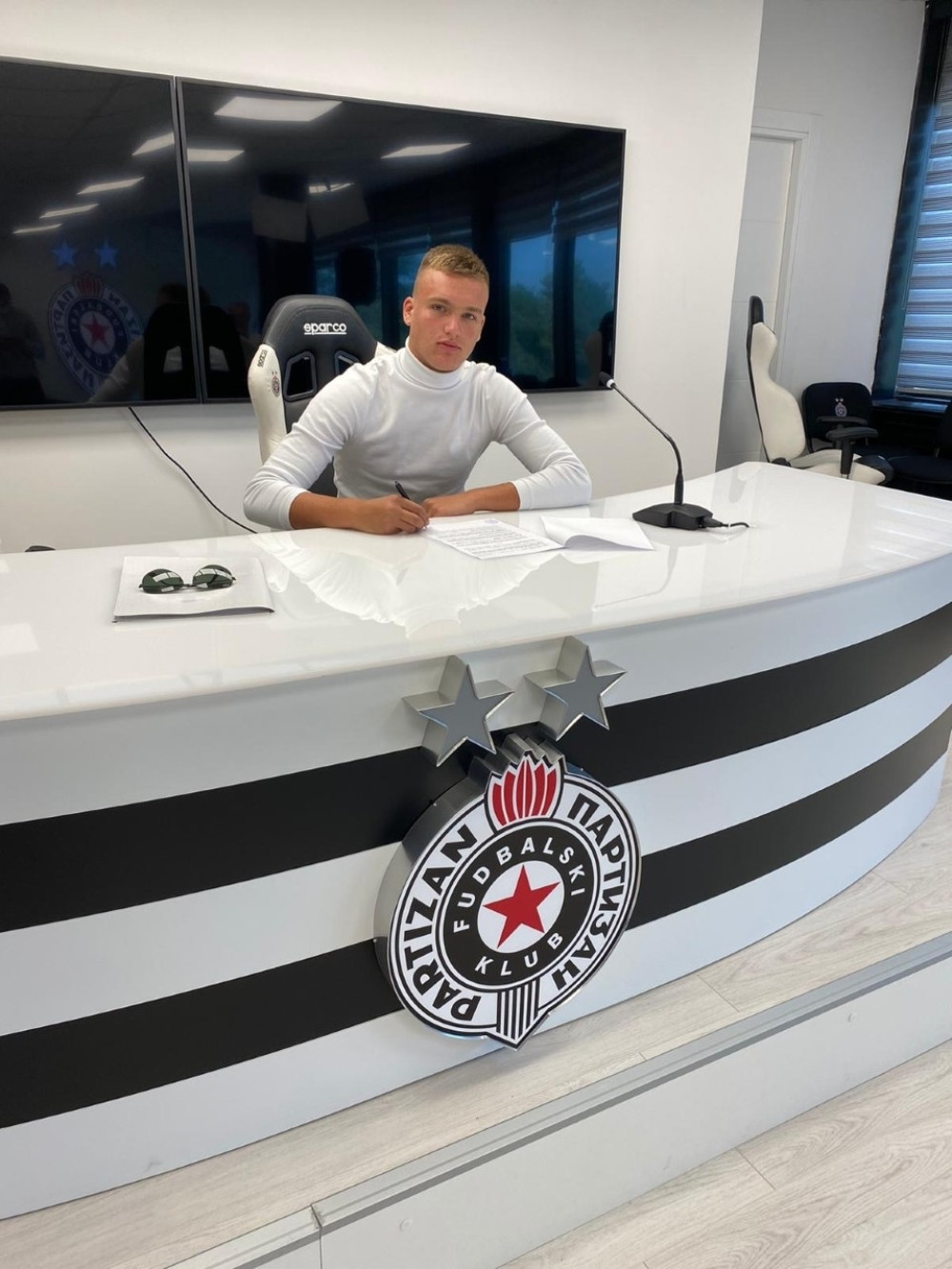 Mladi napadač potpisao ugovor sa Partizanom (FOTO)