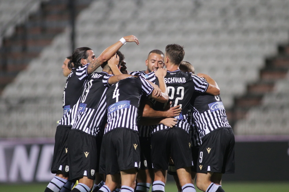 Živković sa dva komada razbio PSV, sjajan meč Benfike i Rendžersa, Napoli jedva do pobede u Rijeci! (VIDEO)