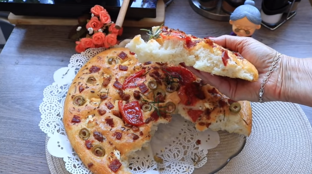 Najmekša punjena pogača sa ljutim čvarcima: Ovako nešto niste probali! (VIDEO)